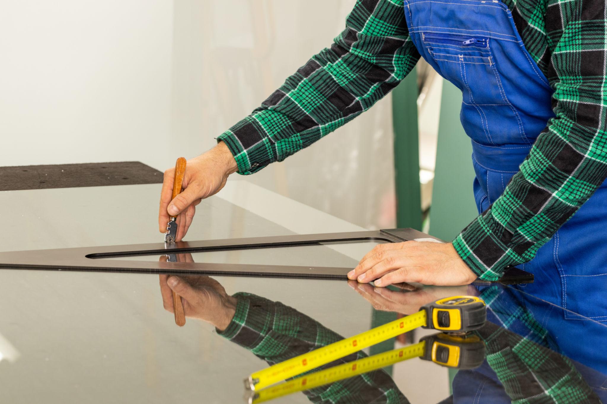 Custom auto glass fabrication